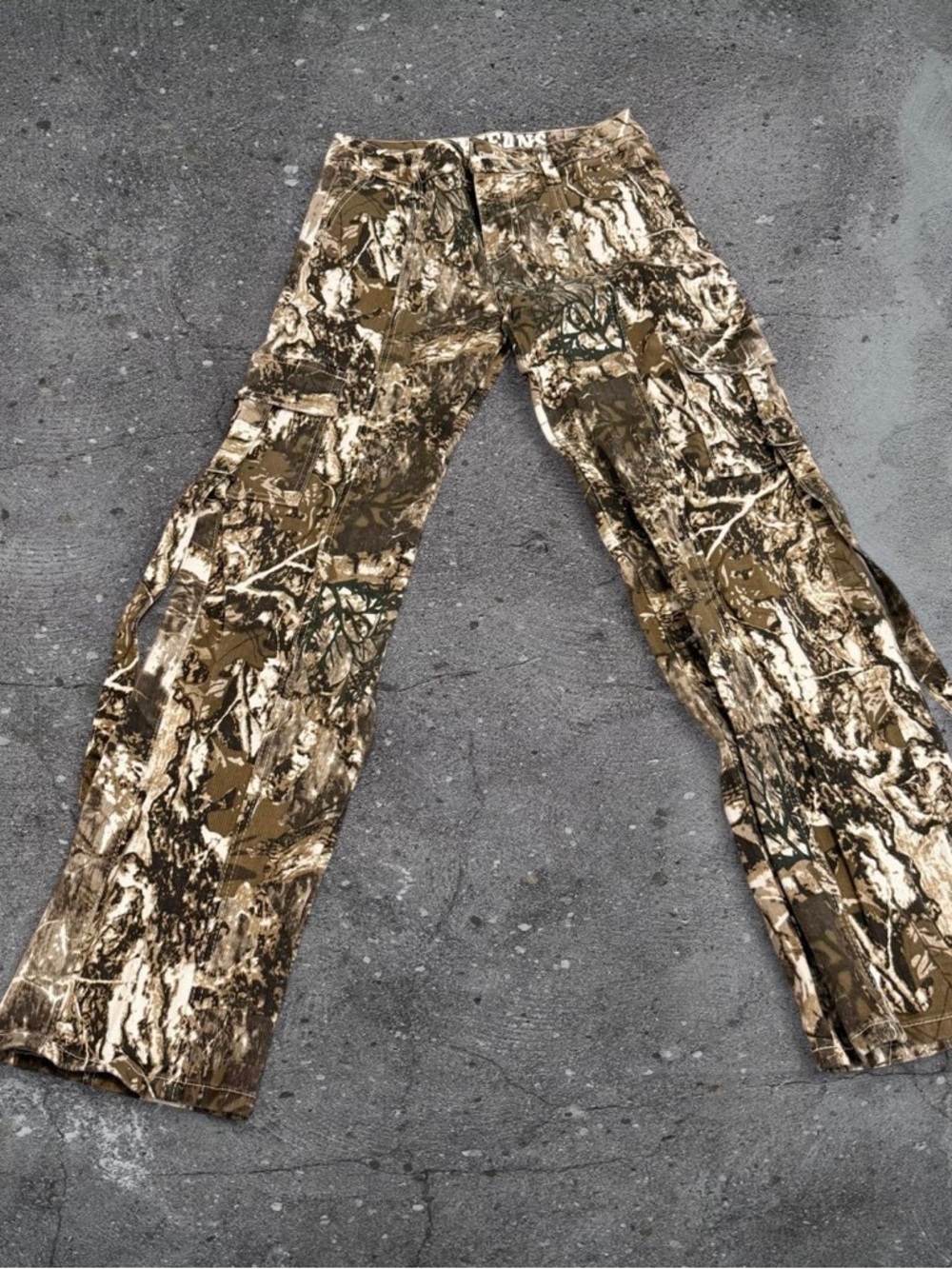 y2k camo cargo pants low rise grunge utility streetwear